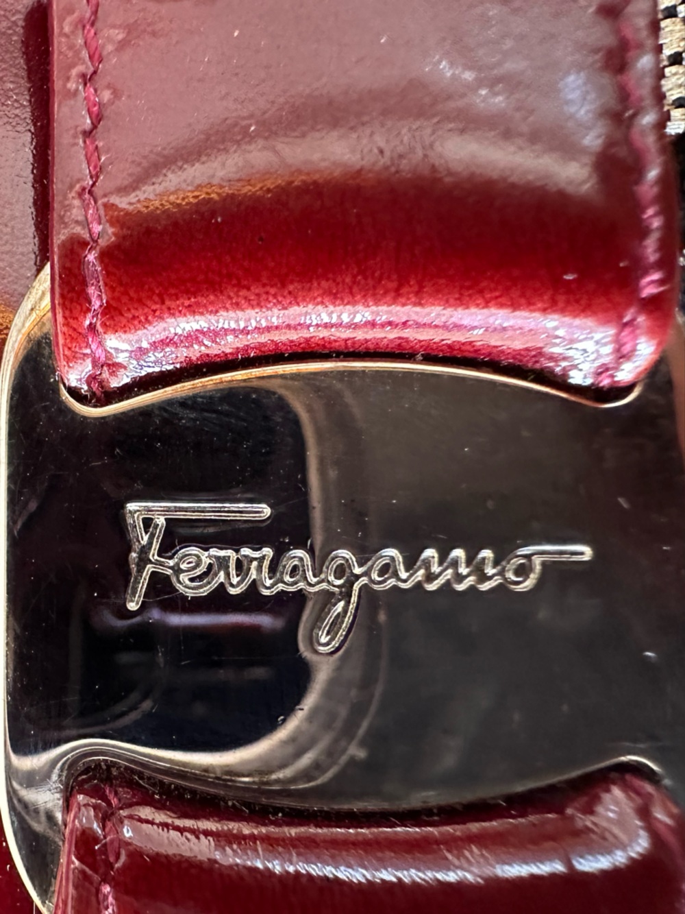 Retro Salvatore Ferragamo Red Patent Leather Card Holder with Bow Accent - Picture 7 of 9